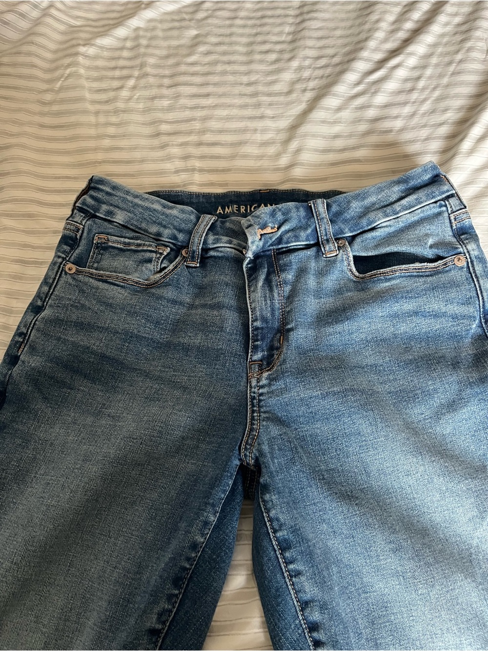 American Eagle Medium Wash Stretch Jeans - Blue - size 10 regular length
